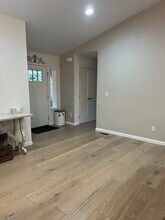 381 E Lakeshore Dr in Allyn, WA - Building Photo - Building Photo