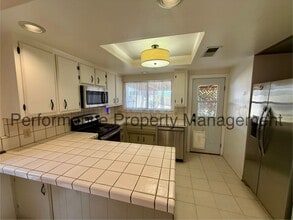 6917 Natchitoches Way in Bakersfield, CA - Building Photo - Building Photo