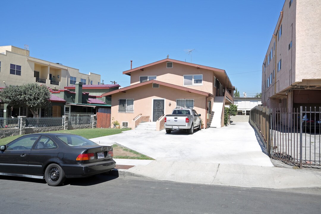 5013 Rosewood Ave in Los Angeles, CA - Building Photo