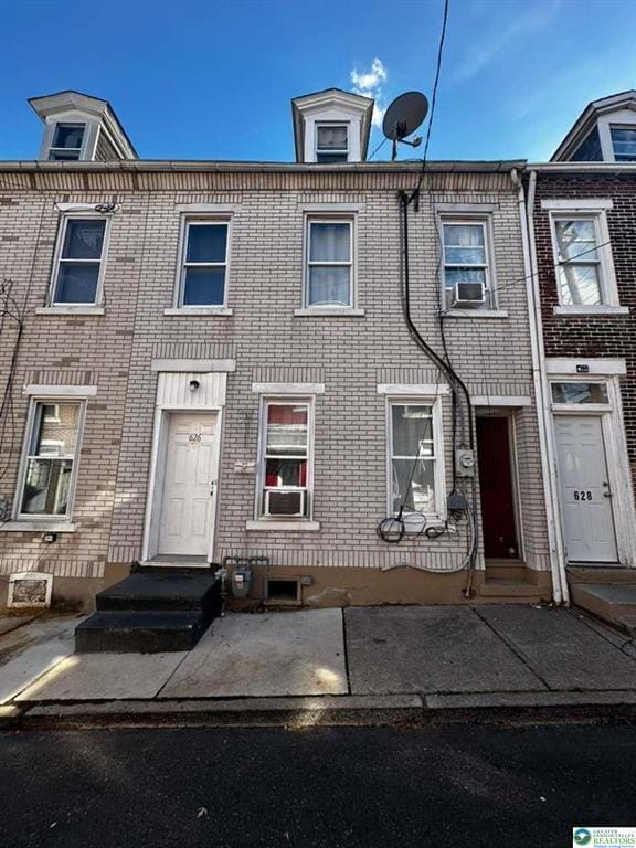 property at 626 Oak St