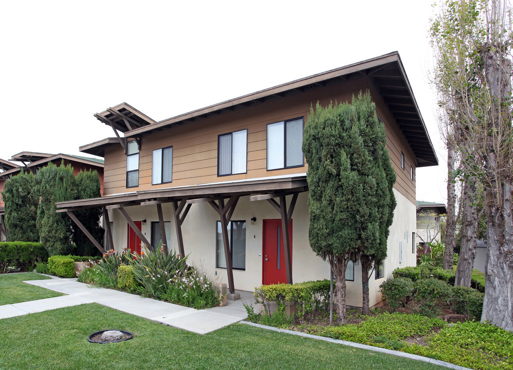 Trolley Terrace Townhomes in Chula Vista, CA - Foto de edificio