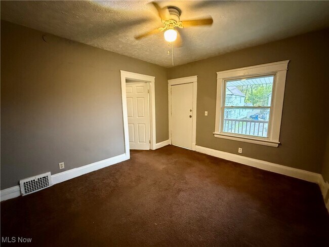 9801 Raymond Ave in Cleveland, OH - Building Photo - Building Photo