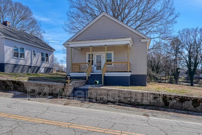 555 W Peachtree St in Woodruff, SC - Building Photo - Building Photo
