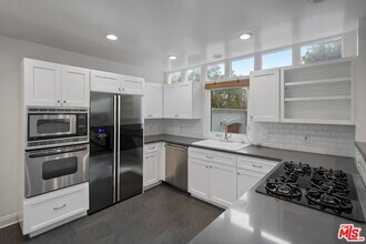 2319 Outpost Dr in Los Angeles, CA - Building Photo - Building Photo