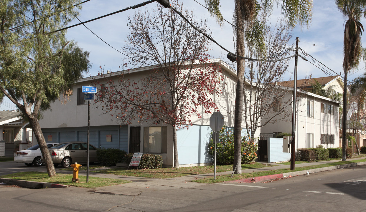 502 Walnut Ave in Long Beach, CA - Building Photo