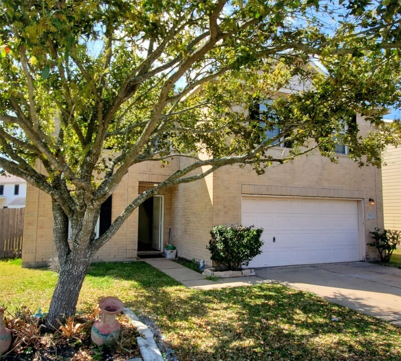 7903 Chatham Springs Ln in Cypress, TX - Building Photo