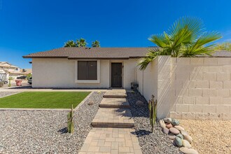 8735 E Moreland St in Scottsdale, AZ - Foto de edificio - Building Photo