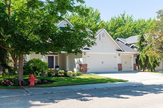 2287 E Ashbrook Dr in Eagle, ID - Foto de edificio - Building Photo