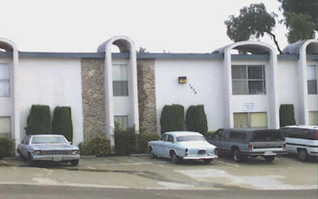 Hawthorne Apartments in San Diego, CA - Building Photo - Building Photo