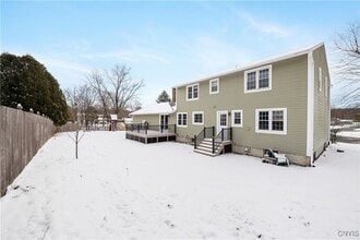 7651 Redcoat Cir in Manlius, NY - Building Photo - Building Photo