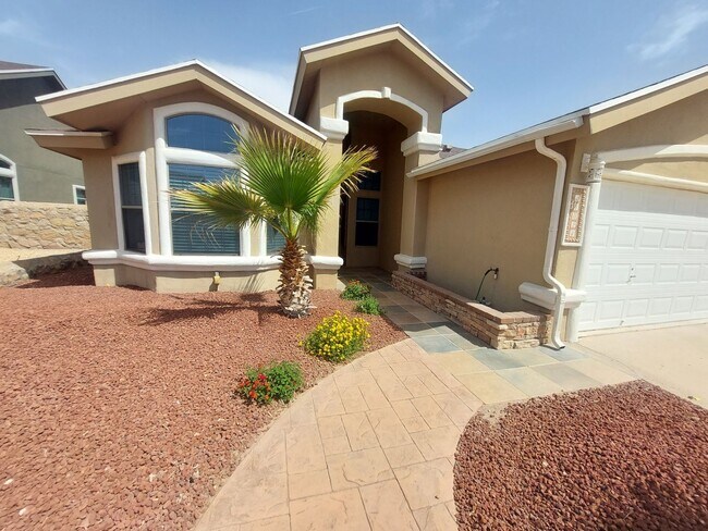 14021 Highweed Dr in Horizon City, TX - Building Photo - Building Photo