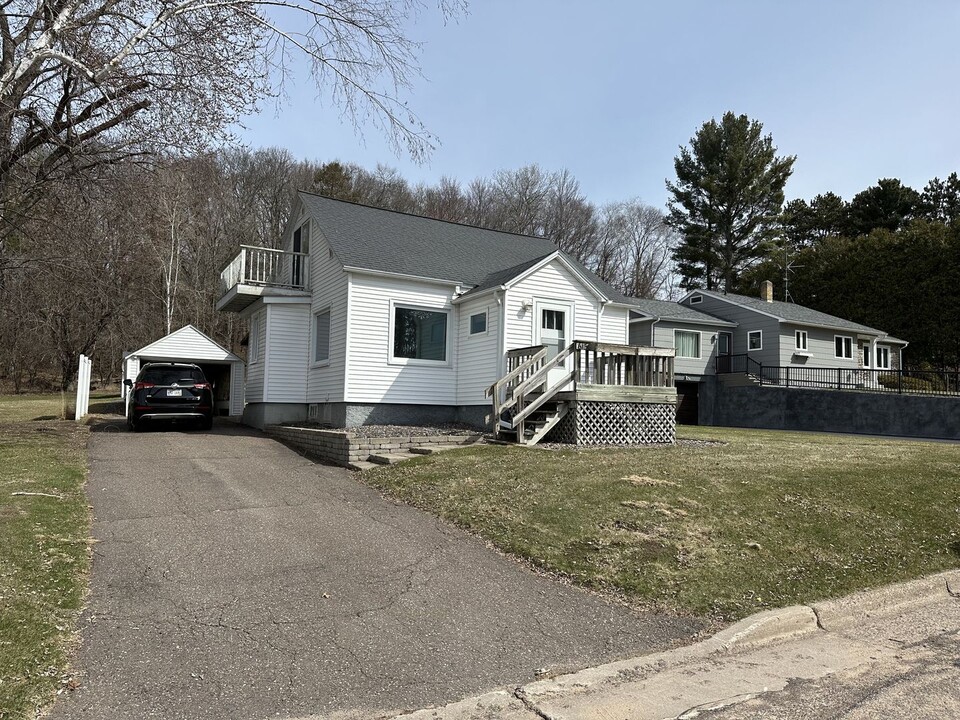 615 13th Ave in Bloomer, WI - Building Photo