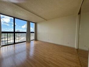 4300 Waialae Ave in Honolulu, HI - Building Photo - Building Photo