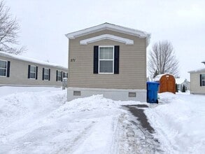 271 Crestwood Dr in Lockport, NY - Building Photo - Building Photo