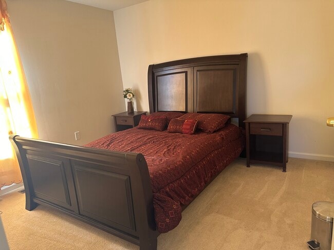 property at 5 Tree Hollow Dr