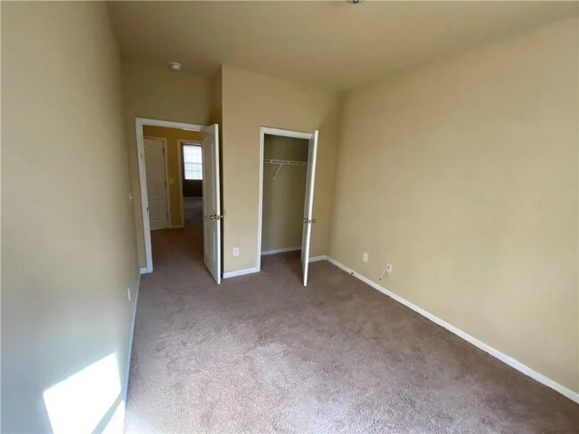 303 Bonnes Dr in Stonecrest, GA - Building Photo - Building Photo