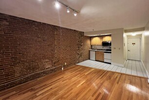 12 Mt Auburn St, Unit 6 in Cambridge, MA - Building Photo