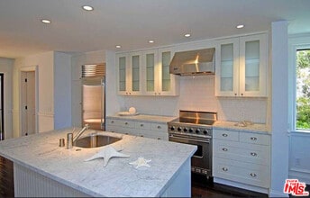 6780 Shearwater Ln in Malibu, CA - Building Photo - Building Photo