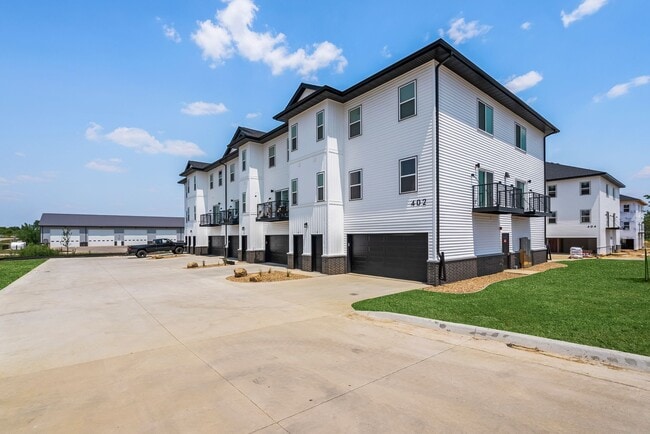 Twin Oaks Apartments in Hudson, IA - Building Photo - Building Photo