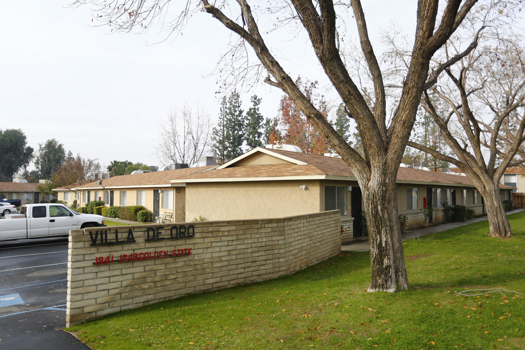 Villa De Oro in Bakersfield, CA - Building Photo