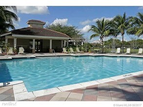 2474 Centergate Dr in Miramar, FL - Building Photo - Building Photo