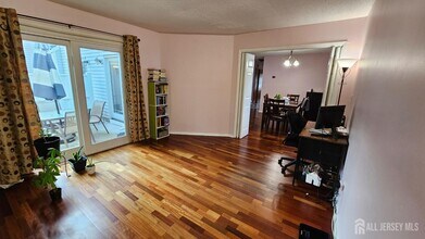 9 Sandpiper Dr in Sayreville, NJ - Foto de edificio - Building Photo