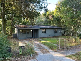 3070 W 15th St in Jacksonville, FL - Building Photo