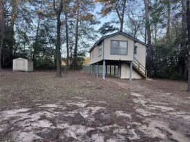 600 St Lawrence River Rd in Montgomery, TX - Building Photo