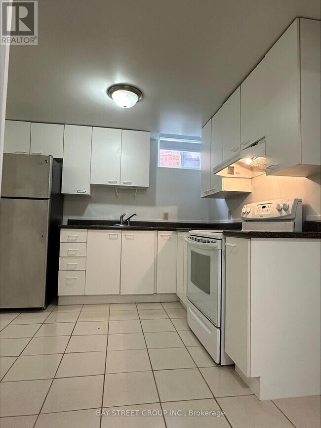 12 Marcus Crescent in Markham, ON - Building Photo - Building Photo