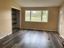 3137 Pearl Street Rd, Unit Apt 2 in Batavia, NY - Building Photo