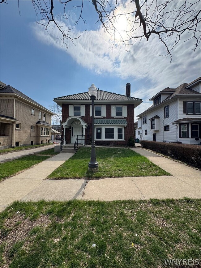 117 Humboldt Pkwy in Buffalo, NY - Building Photo - Building Photo
