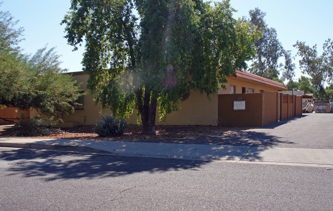 2709 E Marconi Ave in Phoenix, AZ - Foto de edificio