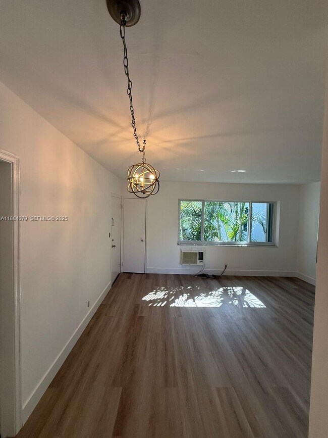 10074 E Bay Harbor Dr in Bay Harbor Islands, FL - Building Photo - Building Photo