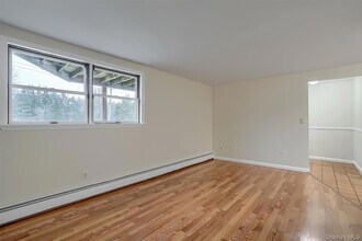 160 Union Corners Rd in Warwick, NY - Building Photo - Building Photo