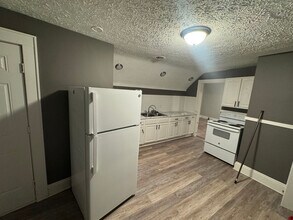 5135 Stanley Ave in Maple Heights, OH - Foto de edificio - Building Photo