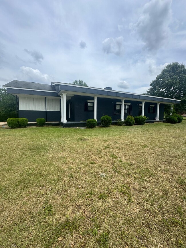 property at 208 N Rosewood Dr