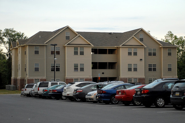 Madison and Brookside Garden Student Housing photo'