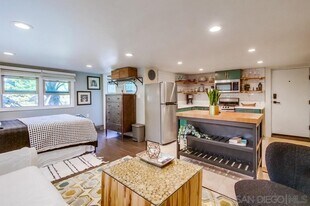 5438 Gilbert Dr in San Diego, CA - Building Photo