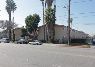 El Morocco Apartments in Bellflower, CA - Building Photo - Building Photo