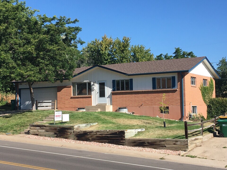 12467 W Mississippi Ave in Lakewood, CO - Building Photo