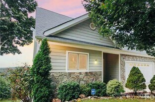 101 Bear Clf Vlg Dr in Nebo, NC - Building Photo