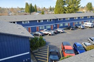 Rhoda Anne Townhomes in McMinnville, OR - Building Photo