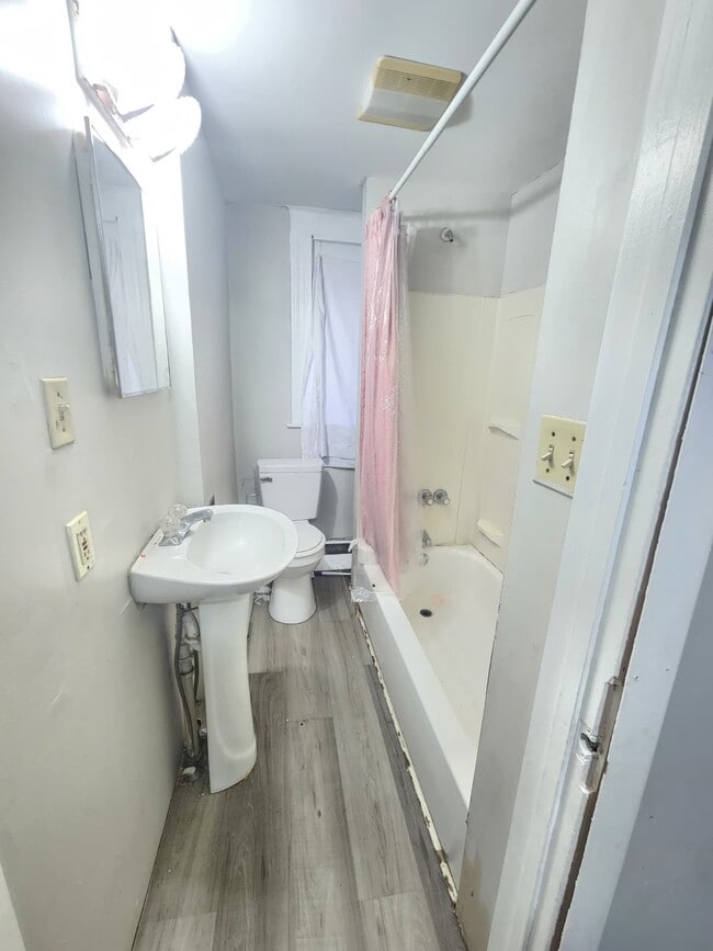 16 Newitt Pl in Kingston, PA - Building Photo - Building Photo