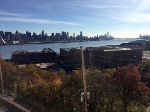 6040 Boulevard E, Unit 30B in West New York, NJ - Building Photo - Building Photo