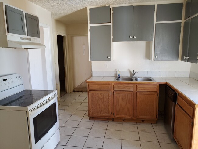 108 Wallace St, Unit #2 in Clovis, NM - Foto de edificio - Building Photo