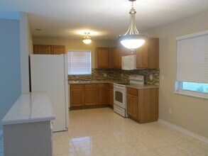 2457 Pinecrest Ct in West Palm Beach, FL - Building Photo - Building Photo