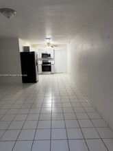 25 NW 48th Pl in Miami, FL - Building Photo - Building Photo