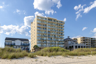 Emerald Cove II in North Myrtle Beach, SC - Foto de edificio - Building Photo