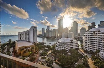 520 Brickell Key Dr, Unit A1617 in Miami, FL - Building Photo - Building Photo