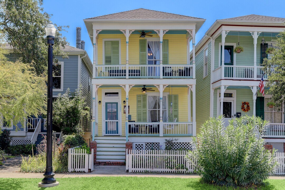 1221 Sealy Ave in Galveston, TX - Foto de edificio